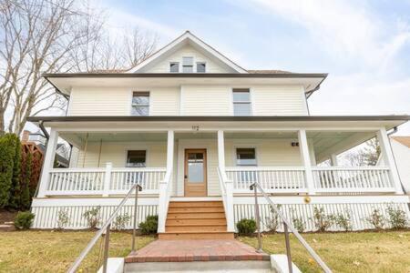 Downtown Luxury Farmhouse Apartment #4 West Dundee Екстер'єр фото