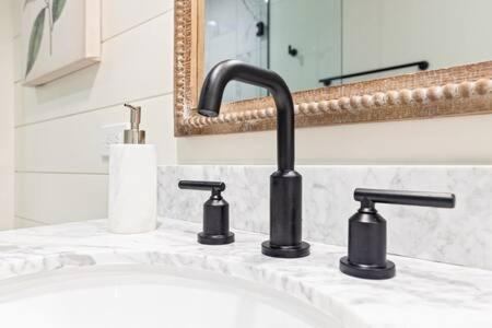 Downtown Luxury Farmhouse Apartment #4 West Dundee Екстер'єр фото