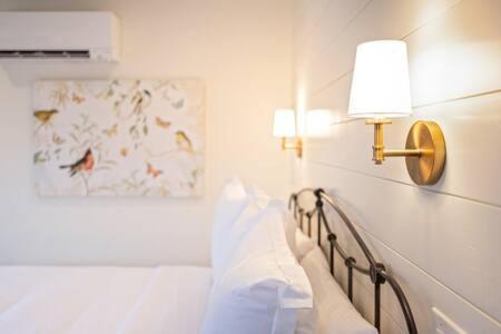 Downtown Luxury Farmhouse Apartment #4 West Dundee Екстер'єр фото
