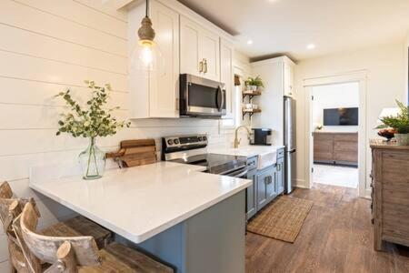 Downtown Luxury Farmhouse Apartment #4 West Dundee Екстер'єр фото